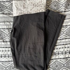 PINK Victoria's Secret Black and Cream Leggings